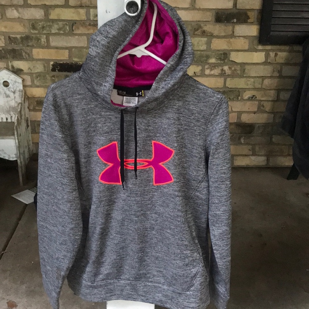 Under Armour grey/fuchsia hoodie sweatshirt size medium.